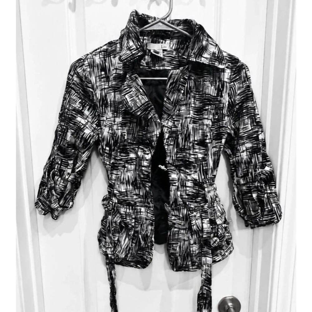 Luii Women’s Black & White Abstract Print Belted Jacket Size Small